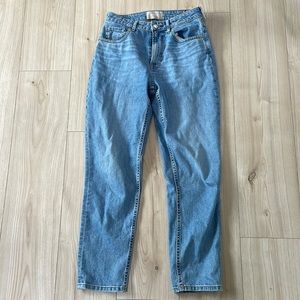 Everlane: The Curvy Cheeky Jean